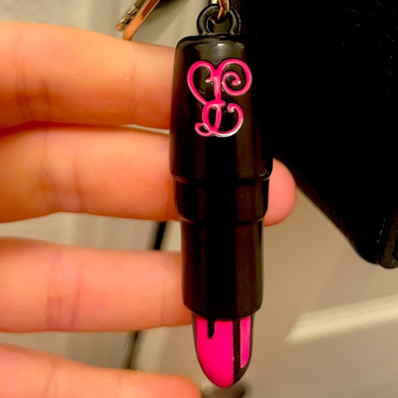 Black Betsey Johnson XO Bank of Love crossbody bag or cosmetics case. - Picture 3 of 8